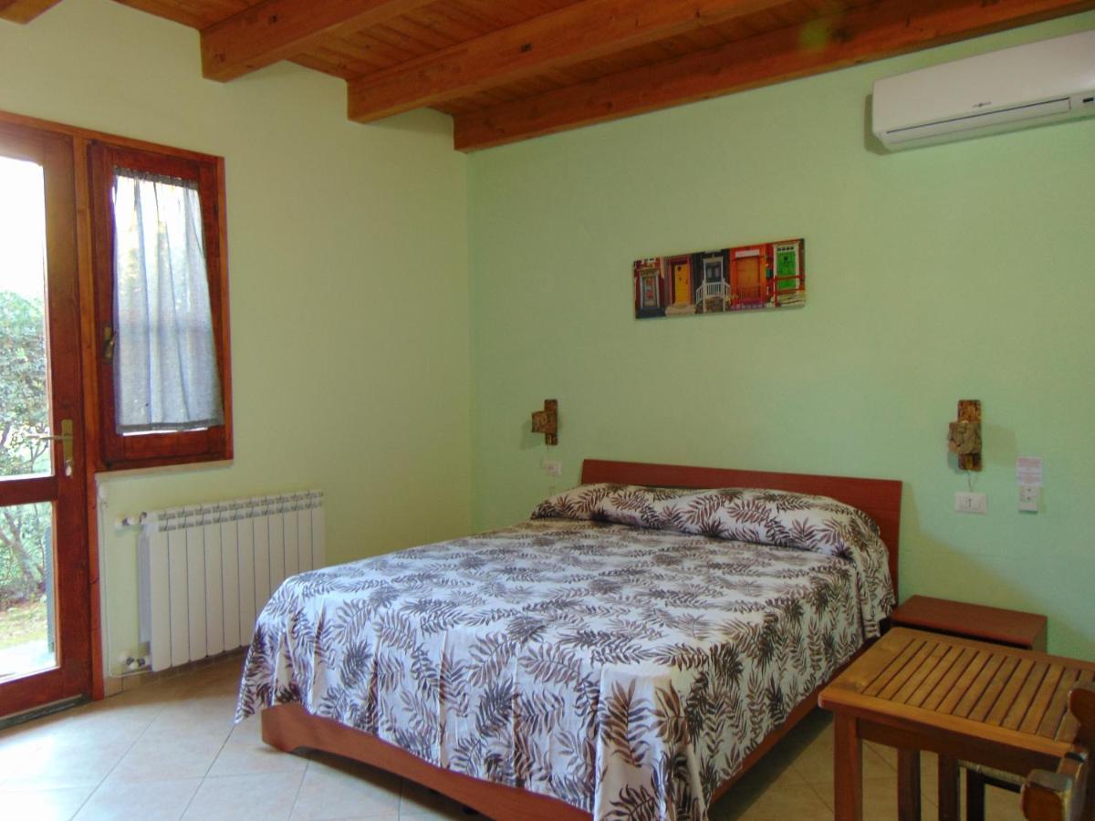 Bed and Breakfast La Contea Сант'Анна-Аррези Экстерьер фото