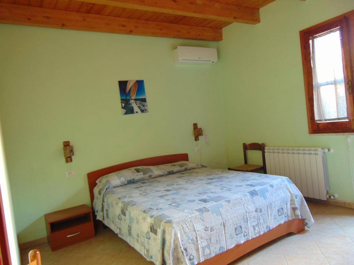 Bed and Breakfast La Contea Сант'Анна-Аррези Экстерьер фото