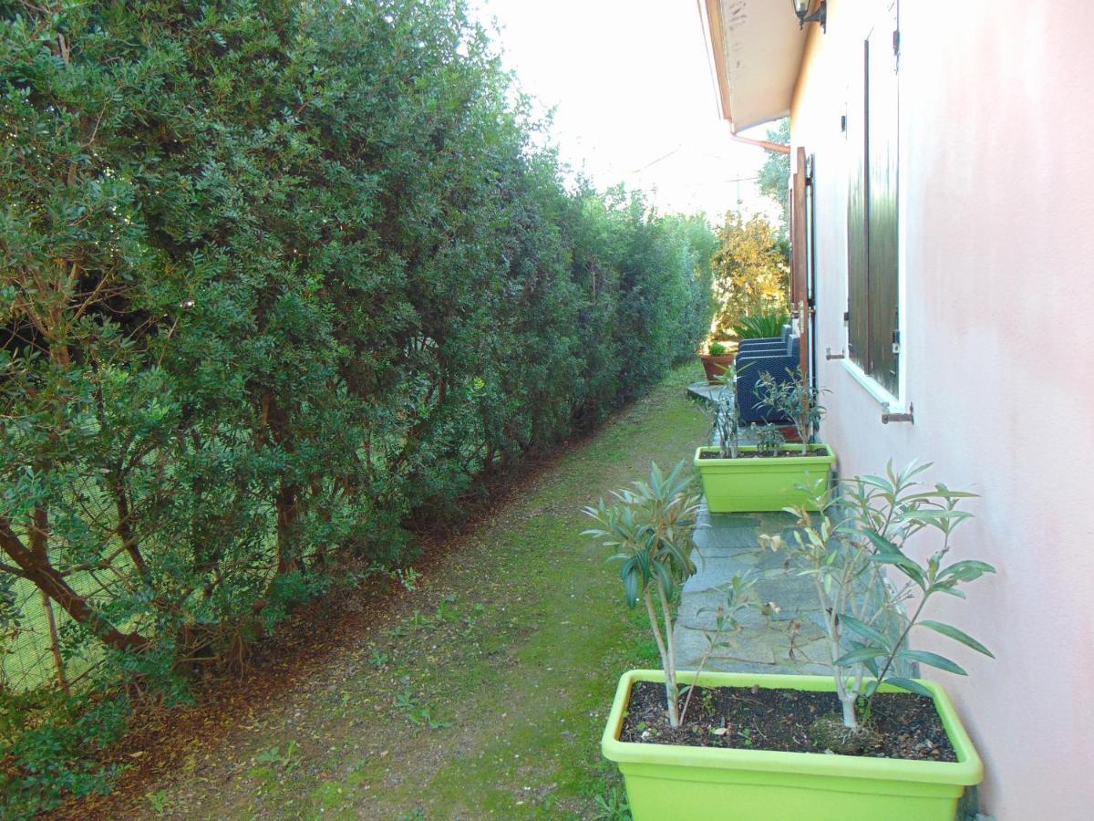 Bed and Breakfast La Contea Сант'Анна-Аррези Экстерьер фото
