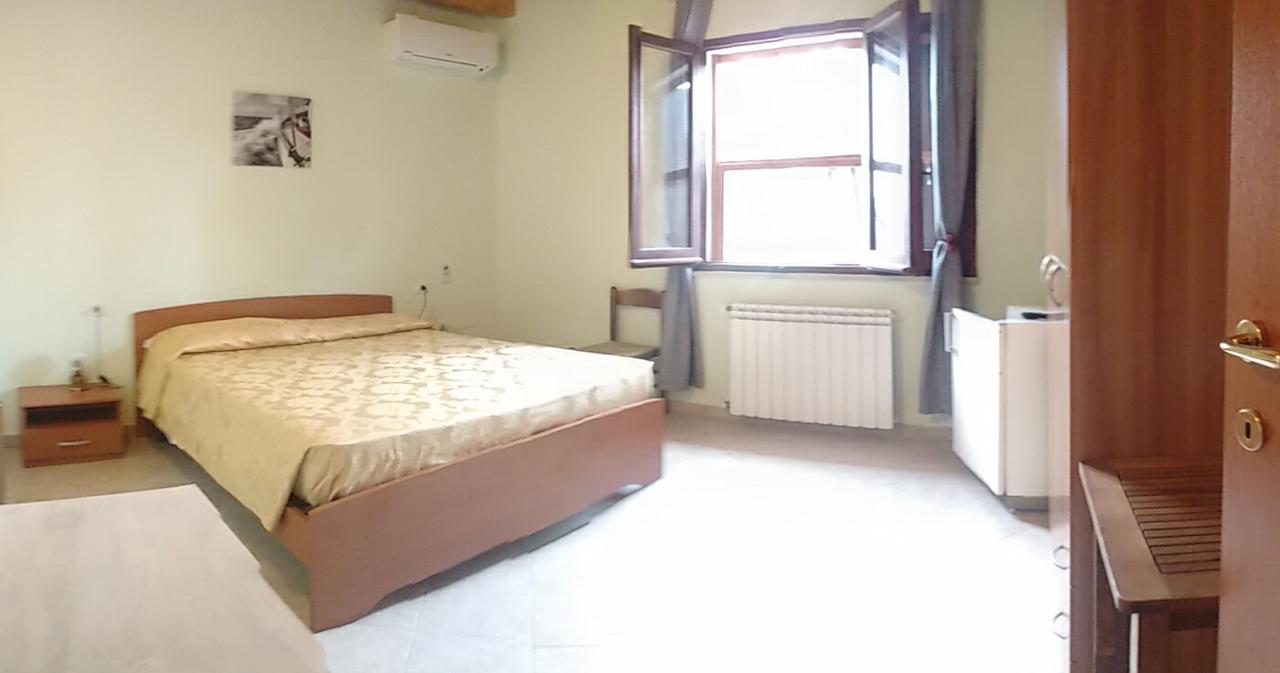 Bed and Breakfast La Contea Сант'Анна-Аррези Экстерьер фото
